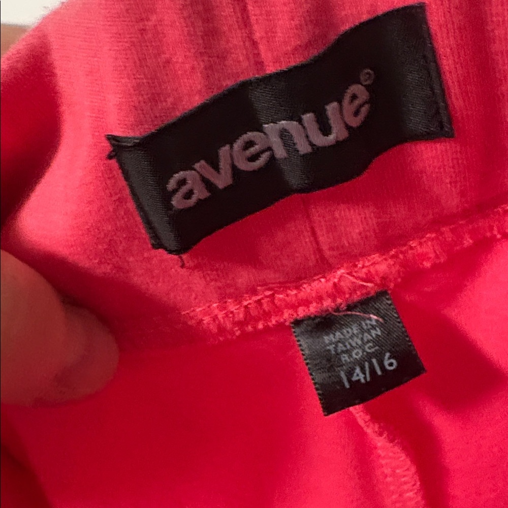 Avenue Bright Pink pull on capris - Picture 3 of 4